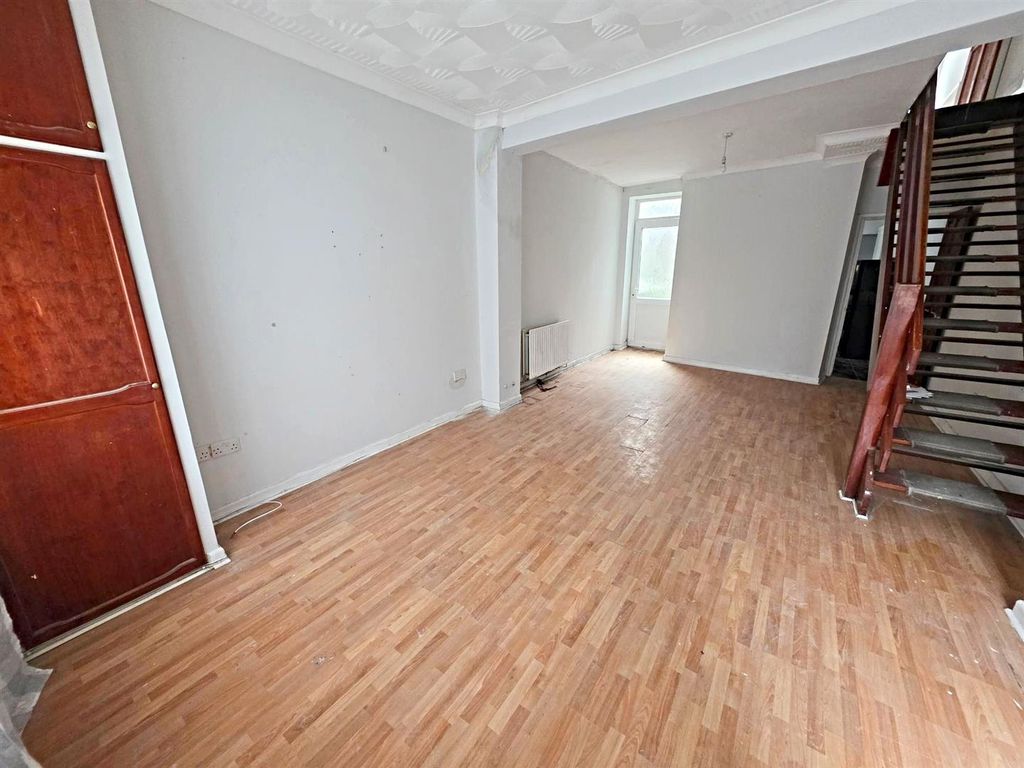 Property photo 3 of 11 Living Room