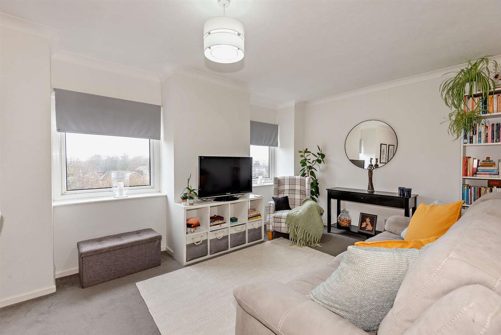 Property photo 2 of 11 8680567-Interior05-800.Jpg