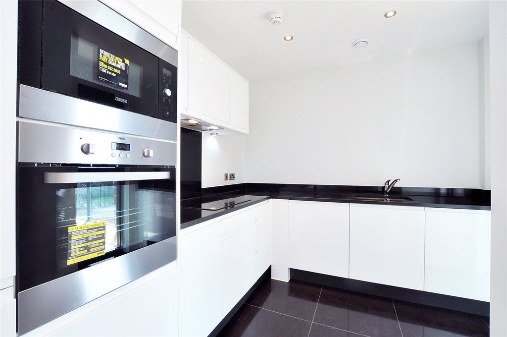 Property photo 3 of 14 Kitchen