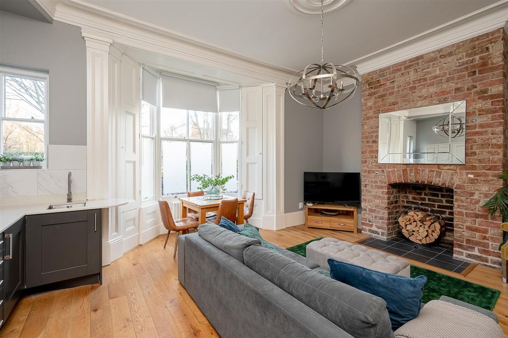 Property photo 1 of 10 Living Room