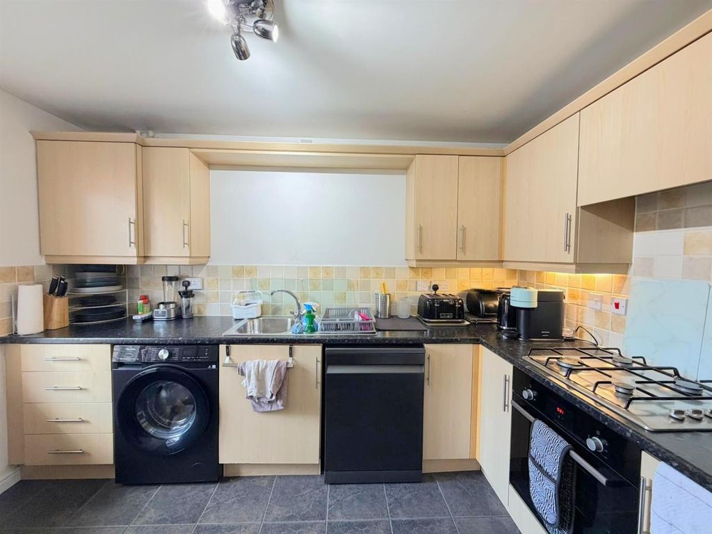 Property photo 3 of 14 Kitchen