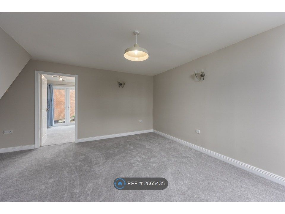 Property photo 2 of 19 Lounge