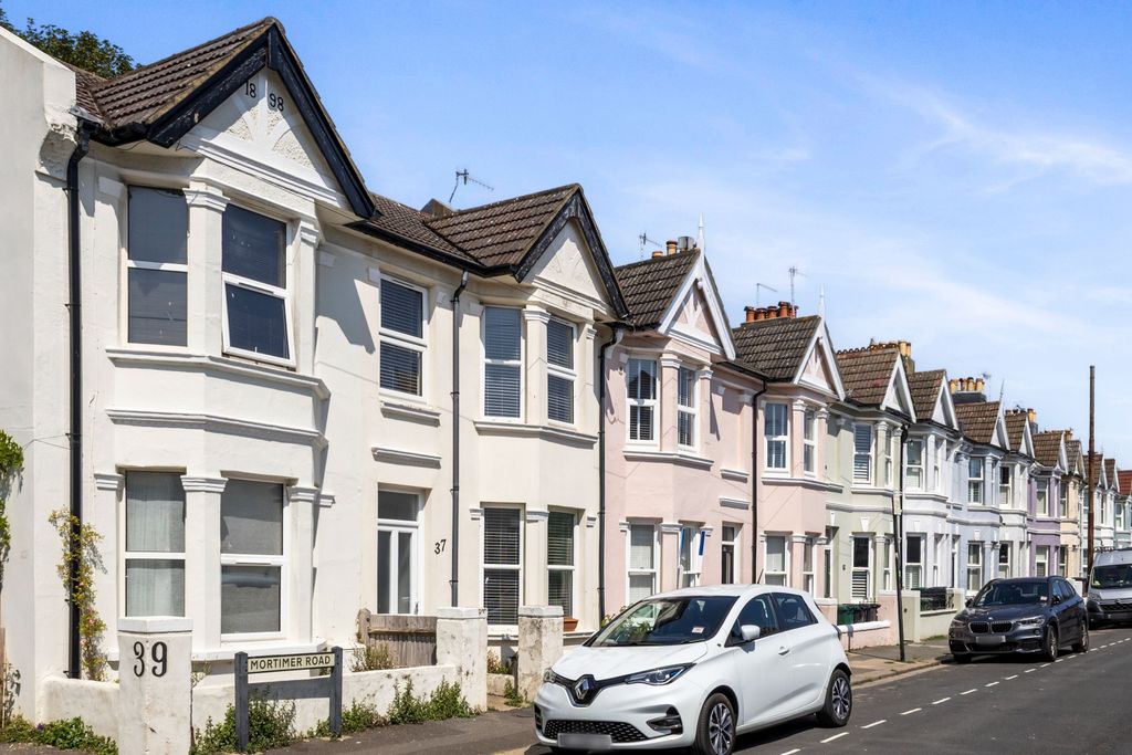 Property photo 3 of 16 37 Mortimer Road, Hove, East Sussex, Bn3 5Fg