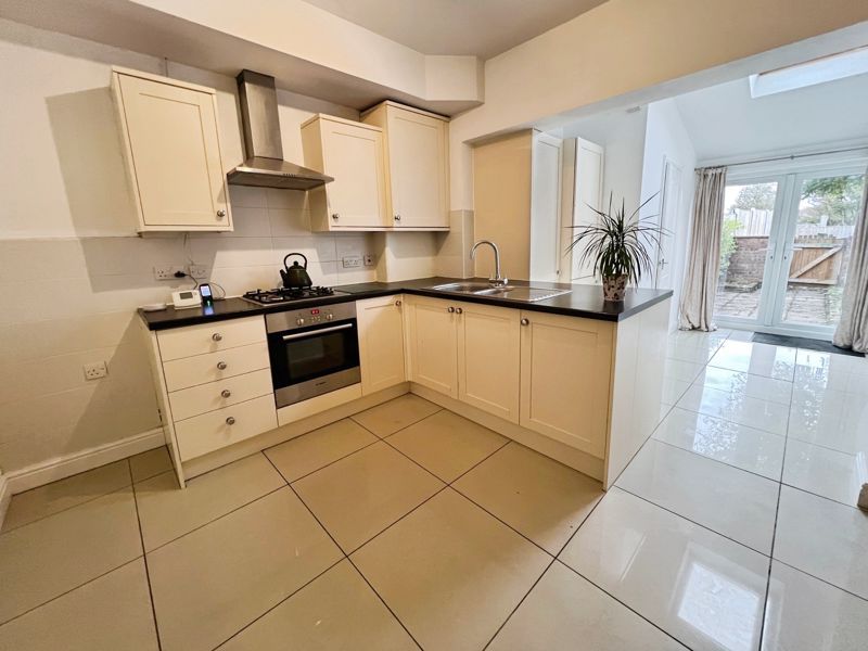 Property photo 3 of 18 Kitchen