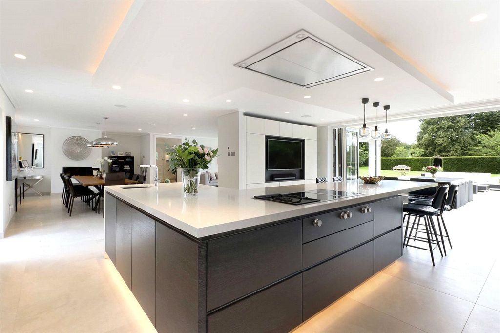 Additional image 10 of 7 bed detached house for saleHall Place Lane, Burchetts Green, Maidenhead, Berkshire SL6