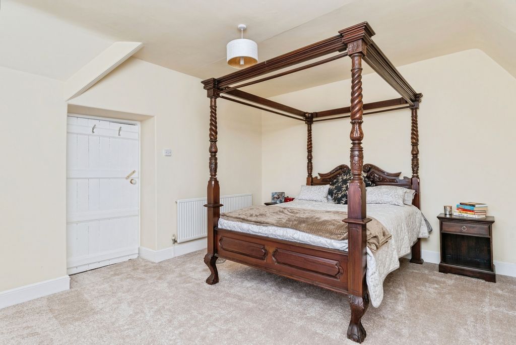 Property photo 3 of 17 Photo