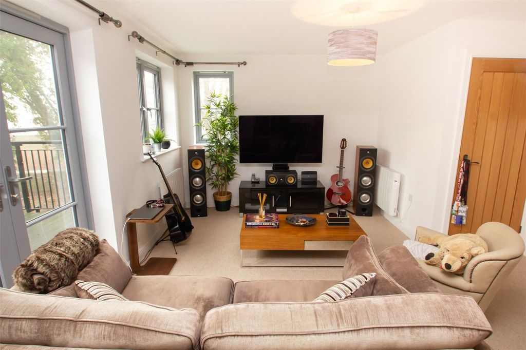 Property photo 2 of 16 Living Room