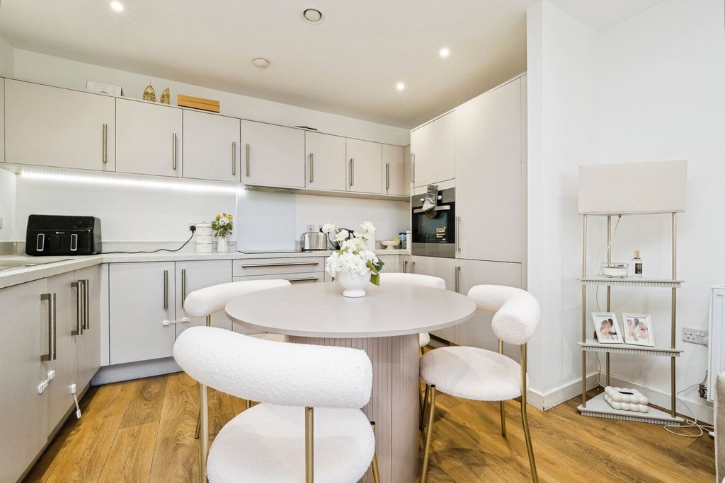 Property photo 1 of 20 Pbox-Img.Jpg