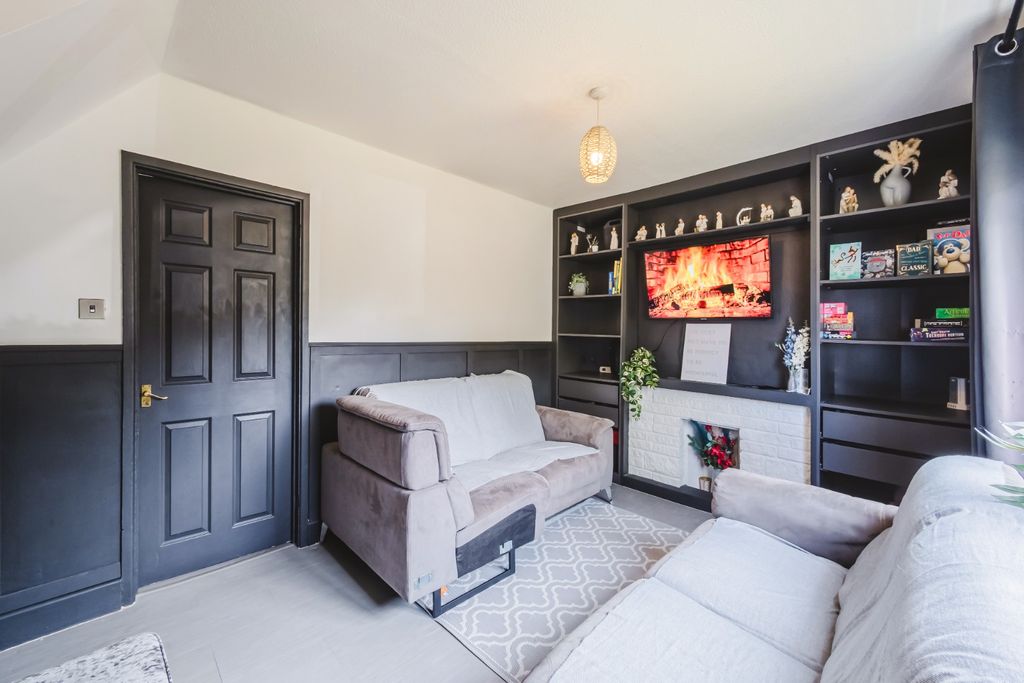 Property photo 3 of 46 4182624