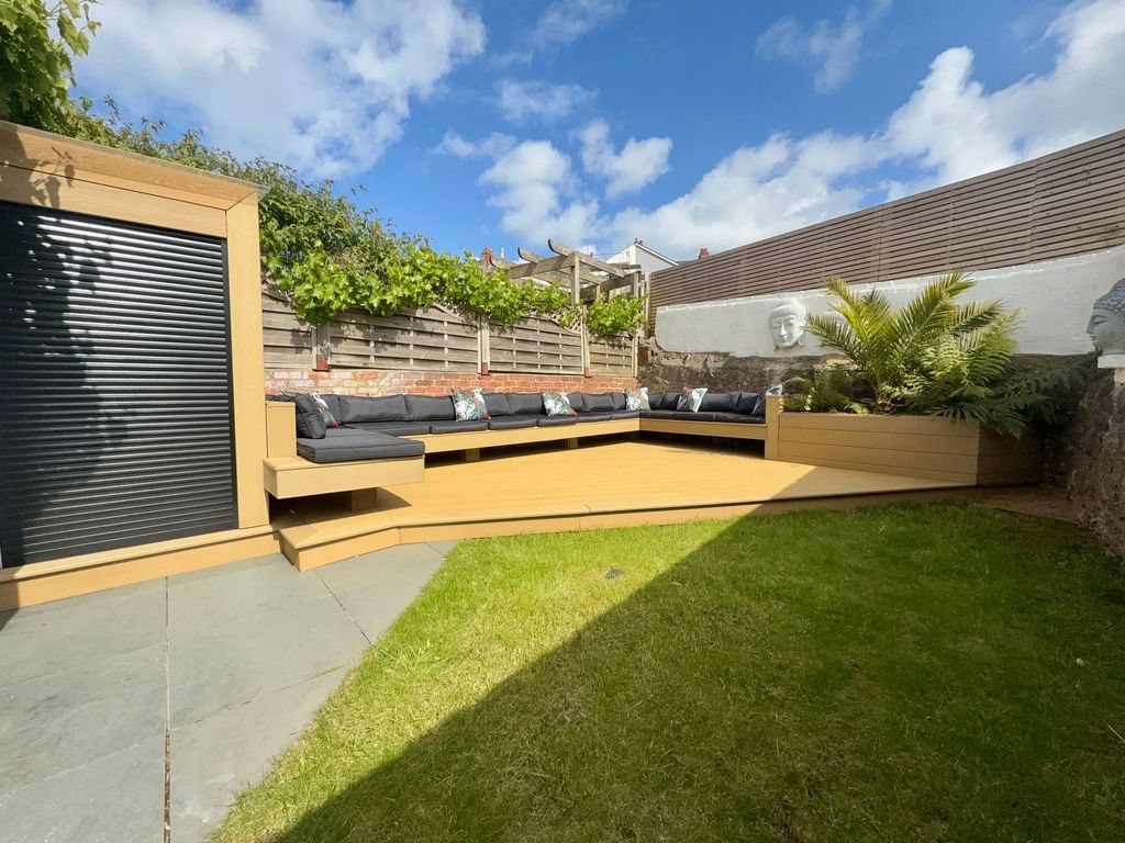 Property photo 2 of 31