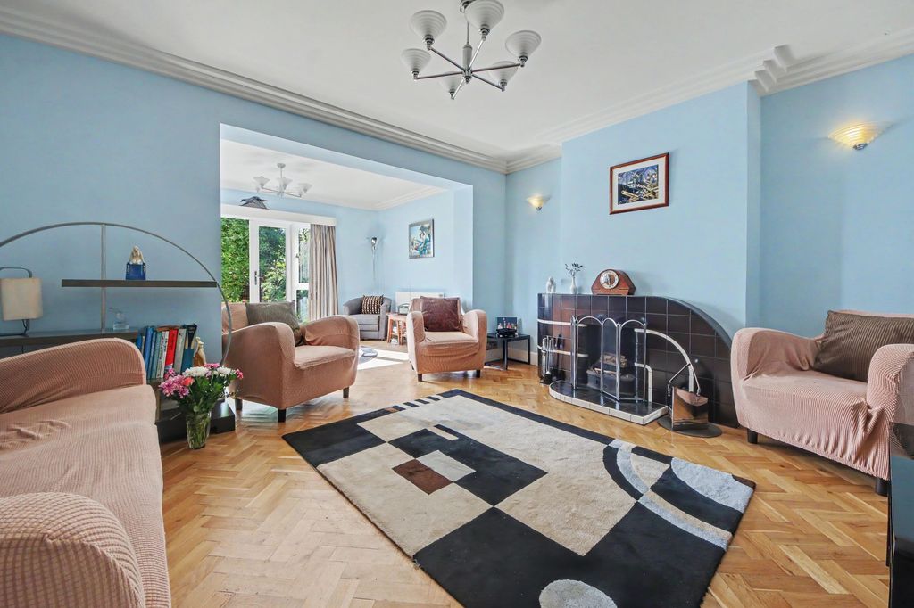 Property photo 2 of 22