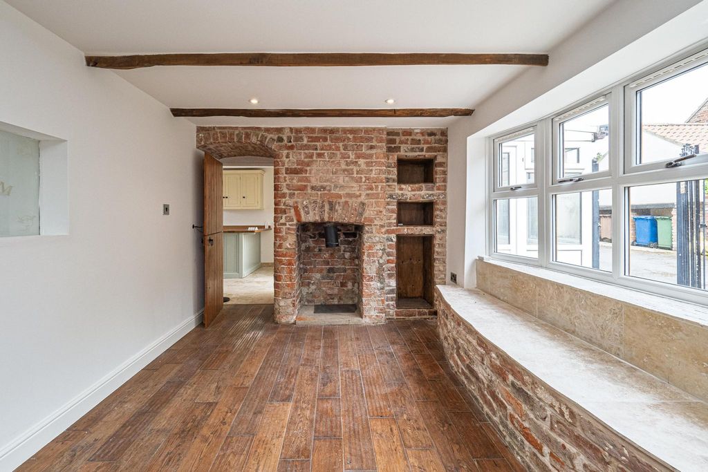 Property photo 3 of 16 Dining Room