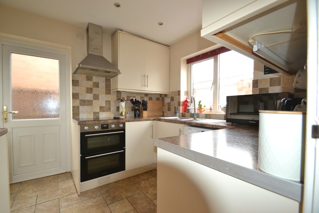 Property photo 3 of 24 Kitchen