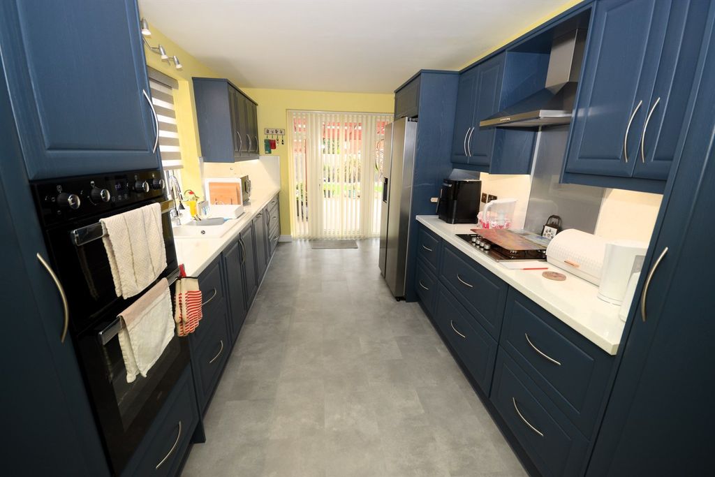 Property photo 2 of 17 Kitchen