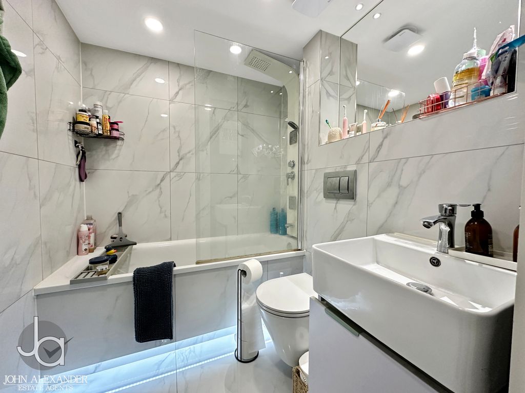 Property photo 3 of 11 20250821_142911556_0.5