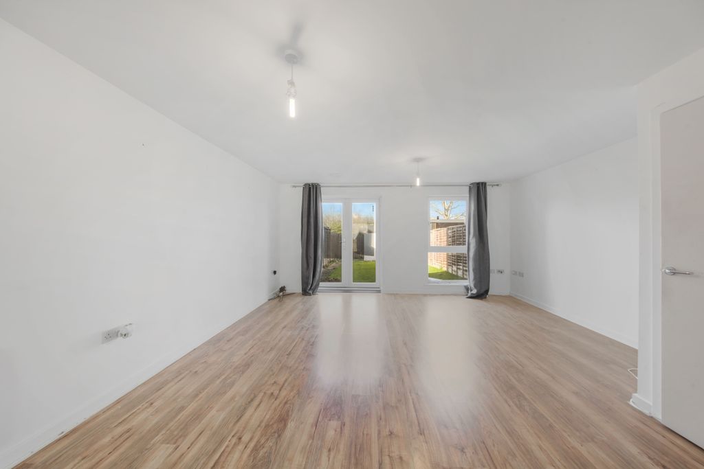 Property photo 3 of 16 Photo 2