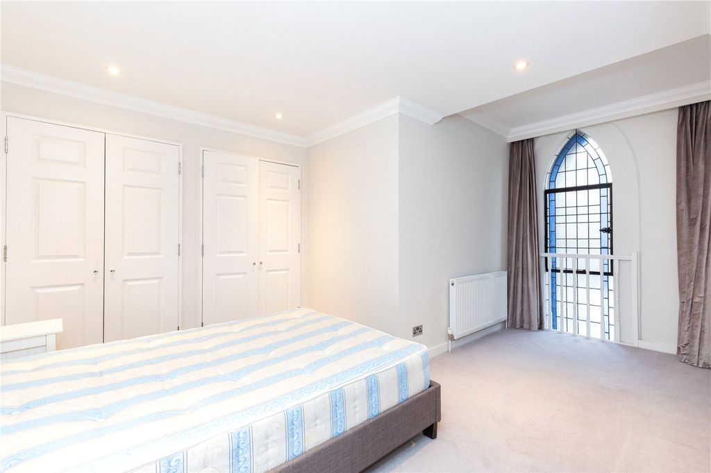 Property photo 3 of 11 Bedroom