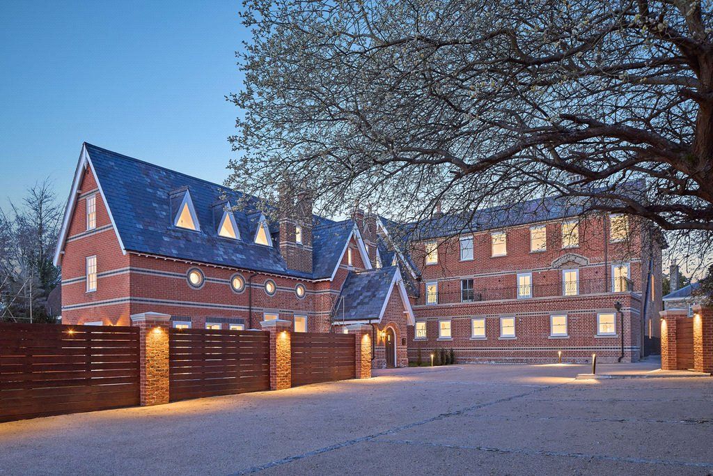 Property photo 1 of 10 Apartments