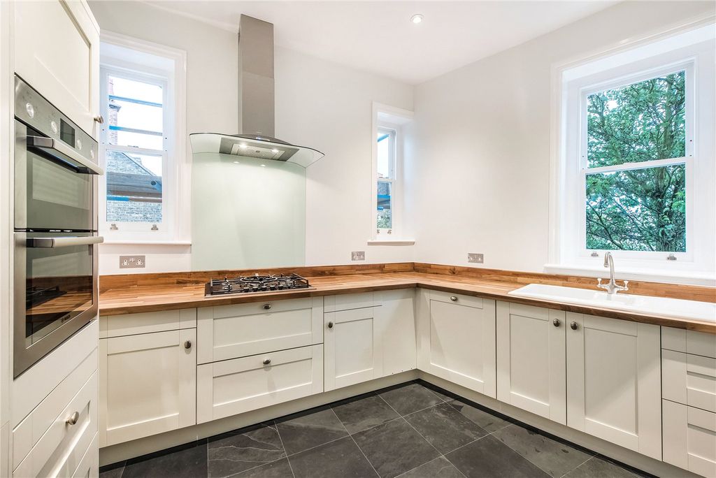 Property photo 2 of 11 Kitchen