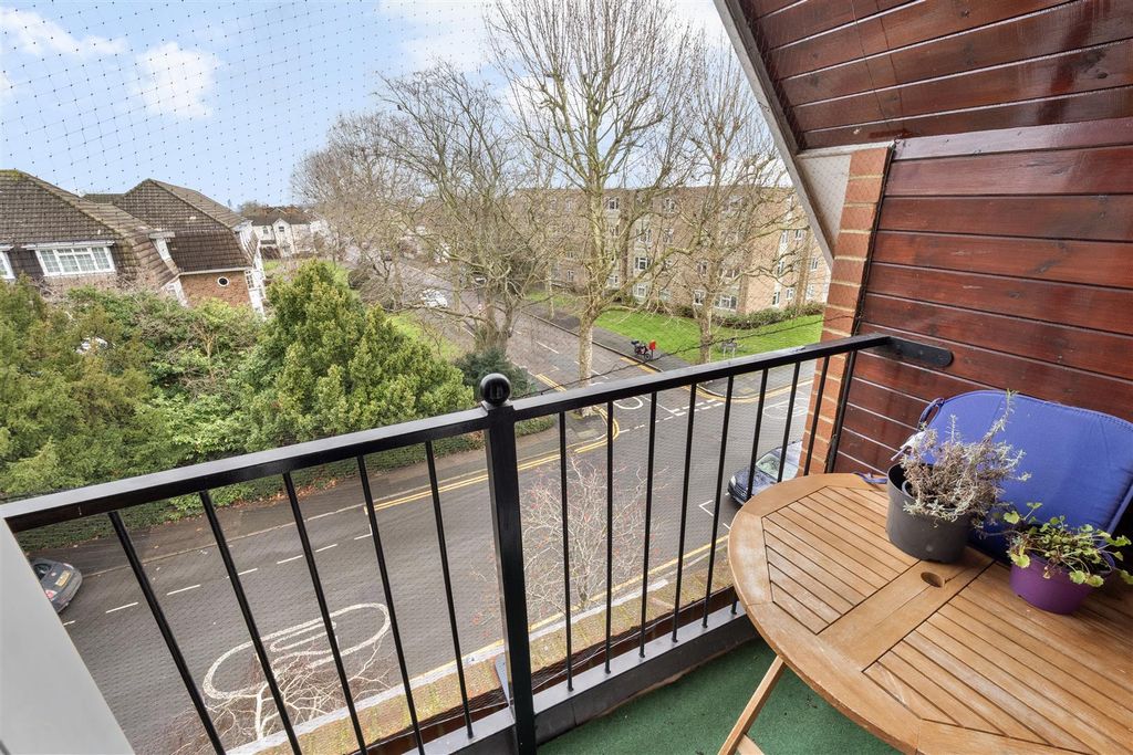 Property photo 3 of 14 The Briar Flat 10 14688 02 02 26-020.Jpg