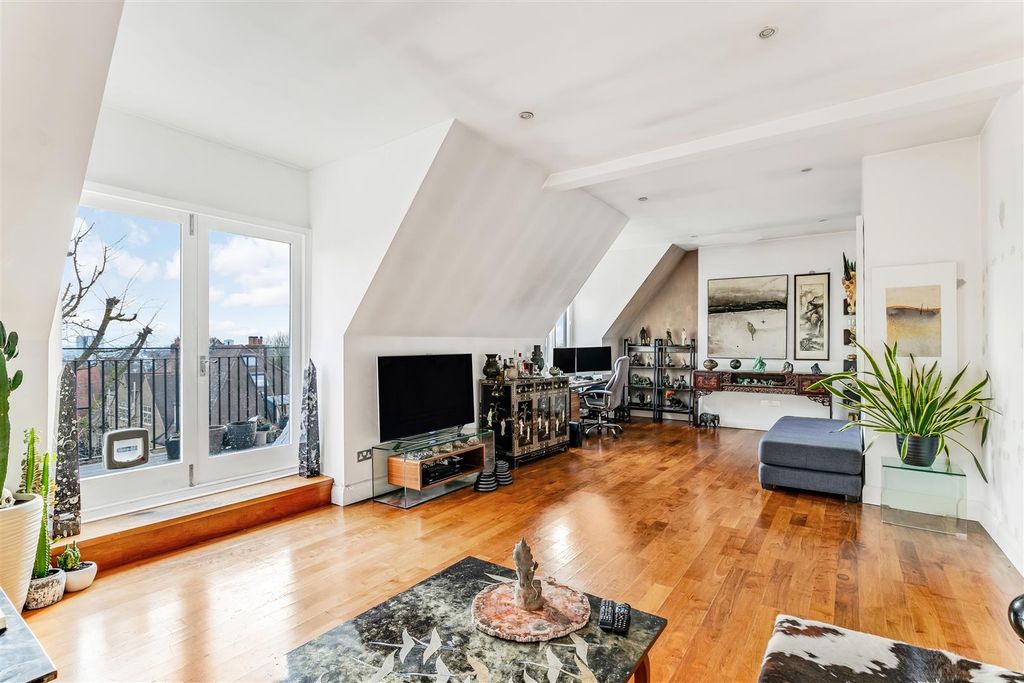 Property photo 1 of 15 Lyndhurst Road 31D-13.Jpg