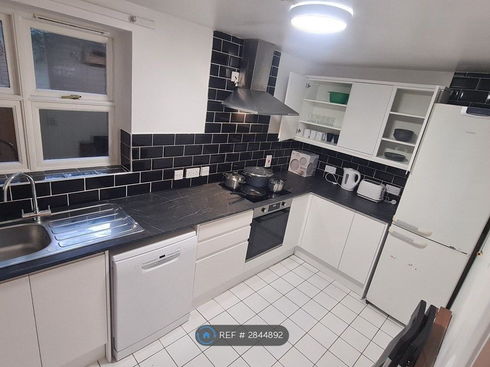 Property photo 2 of 10 Shared Kitchen, Fully-Equipped