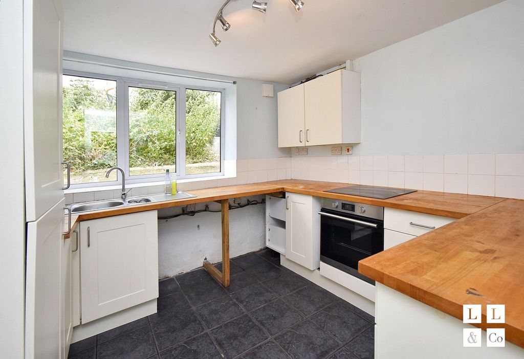 Property photo 2 of 23