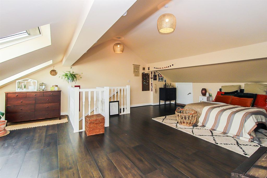 Property photo 2 of 12 Bedroom One