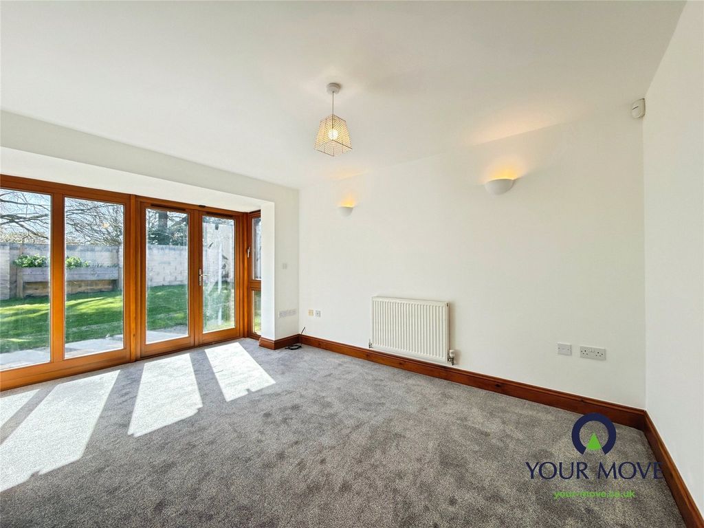 Property photo 2 of 12 Lounge