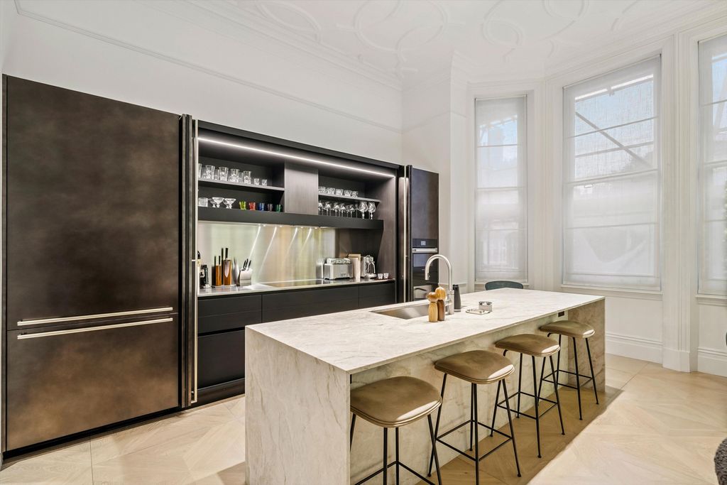 Property photo 3 of 21 Image