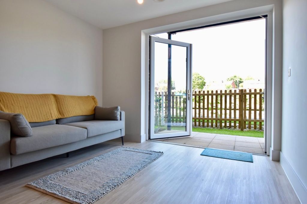 Property photo 1 of 10 2 Bed Furnished Final
