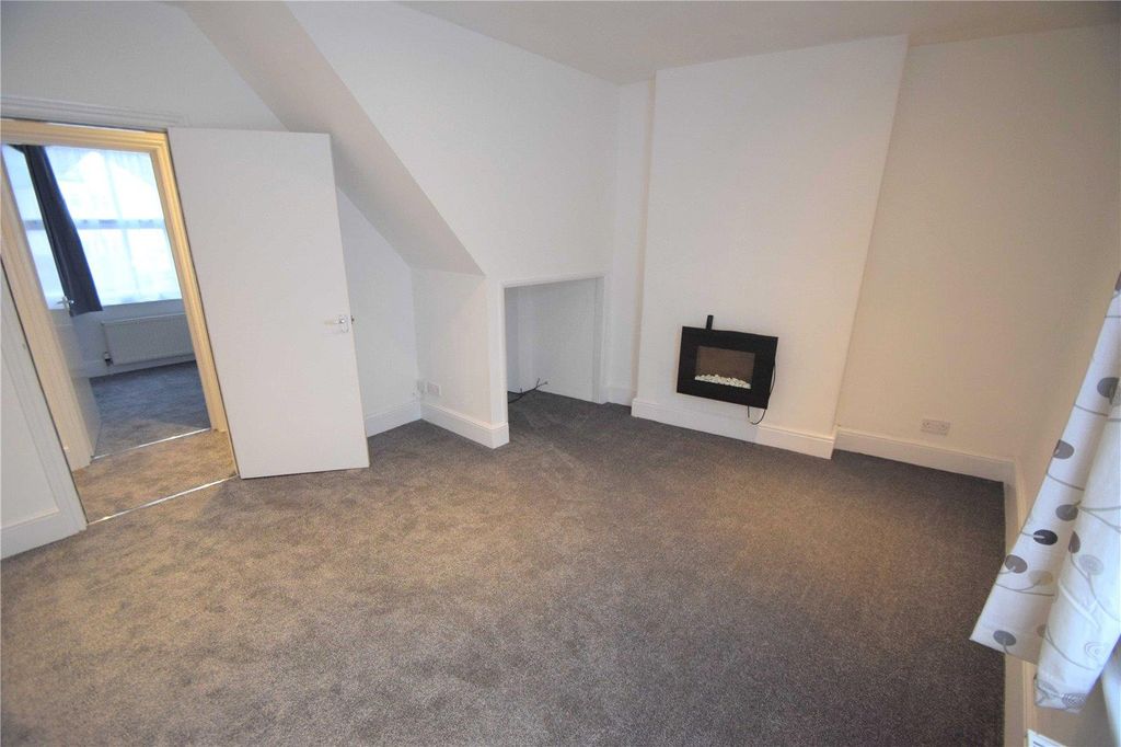 Property photo 2 of 6 Seddons Tiverton