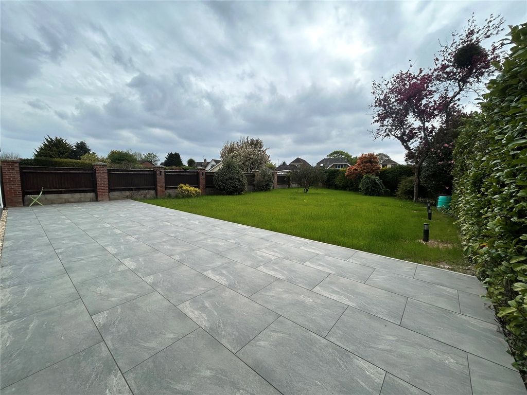 Property photo 2 of 18 Picture No. 24