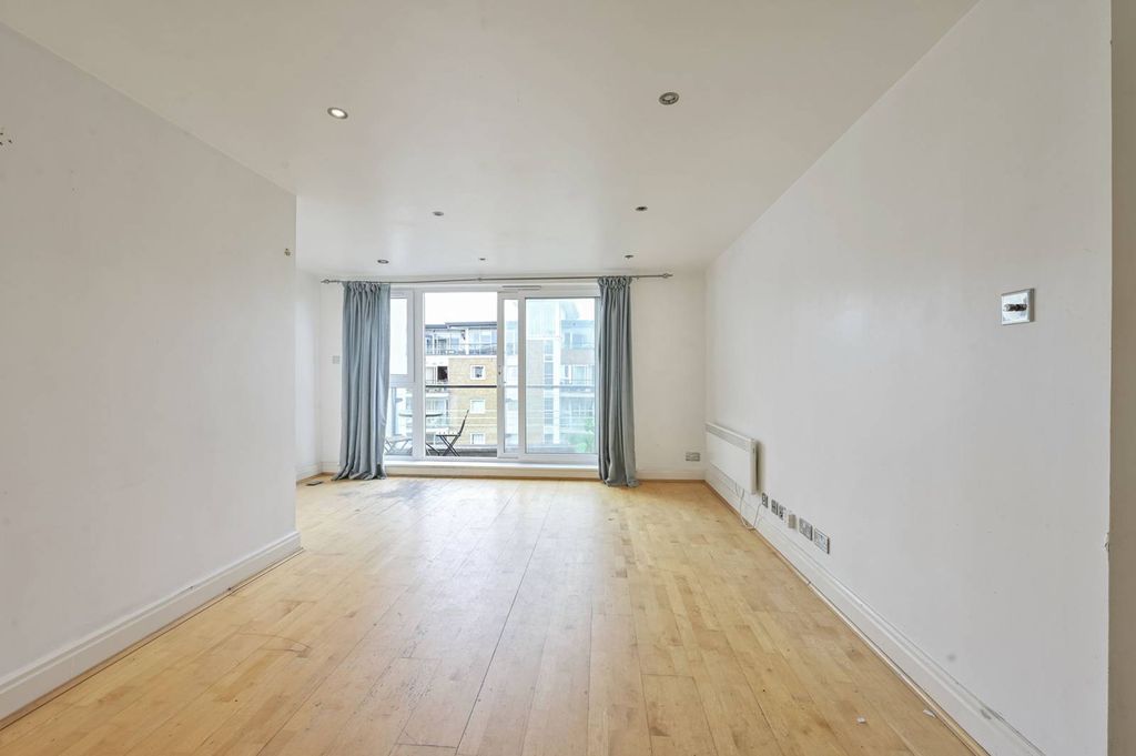 Property photo 3 of 17