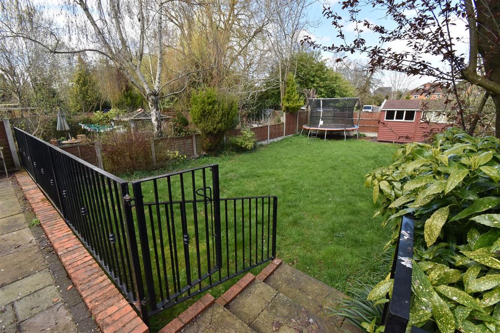 Property photo 3 of 18 Garden