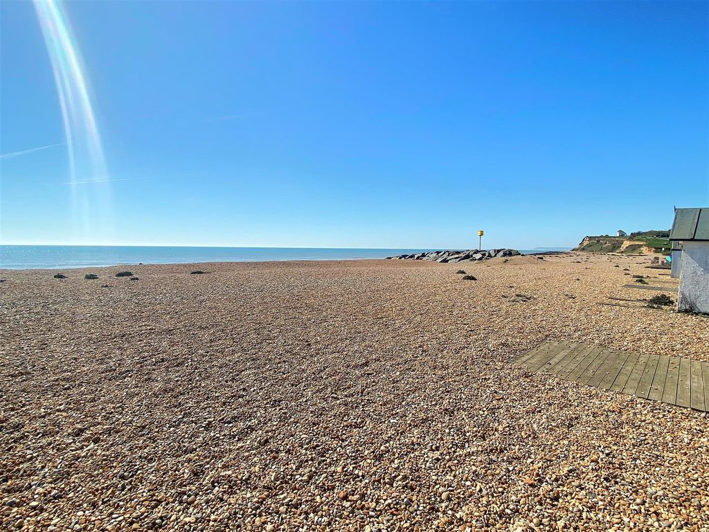 Property photo 3 of 5 Beach Hut 19 - View A.Jpg