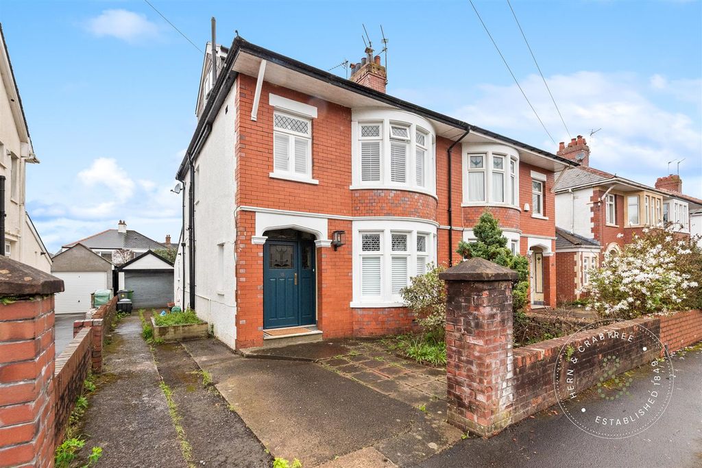 Property photo 1 of 34 Bishops-Walk-10.Jpg