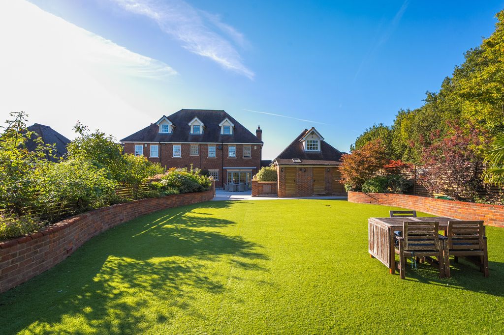 Property photo 2 of 19