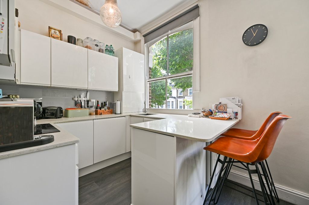 Property photo 2 of 9 Kitchen