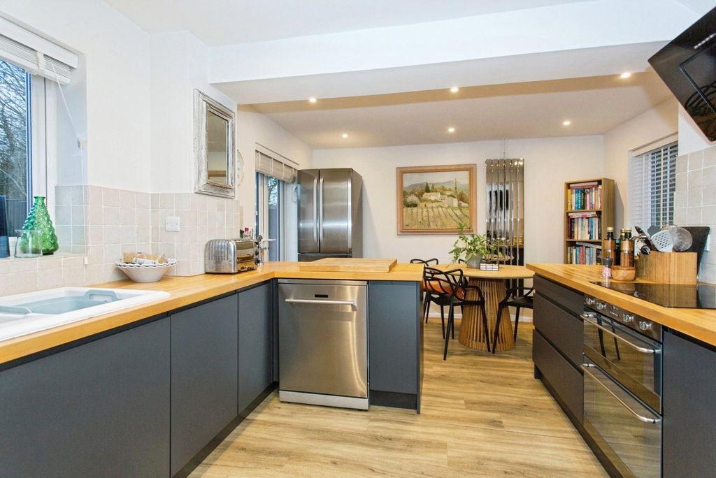 Property photo 3 of 15 Photo