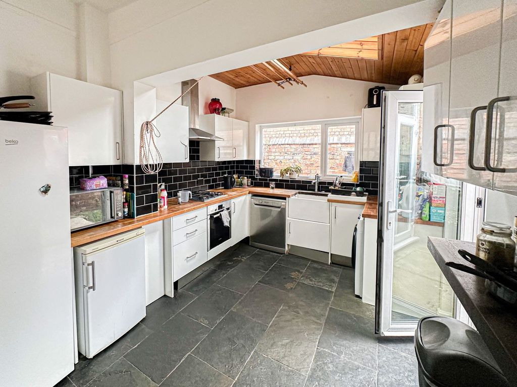 Property photo 2 of 16 Photo 11