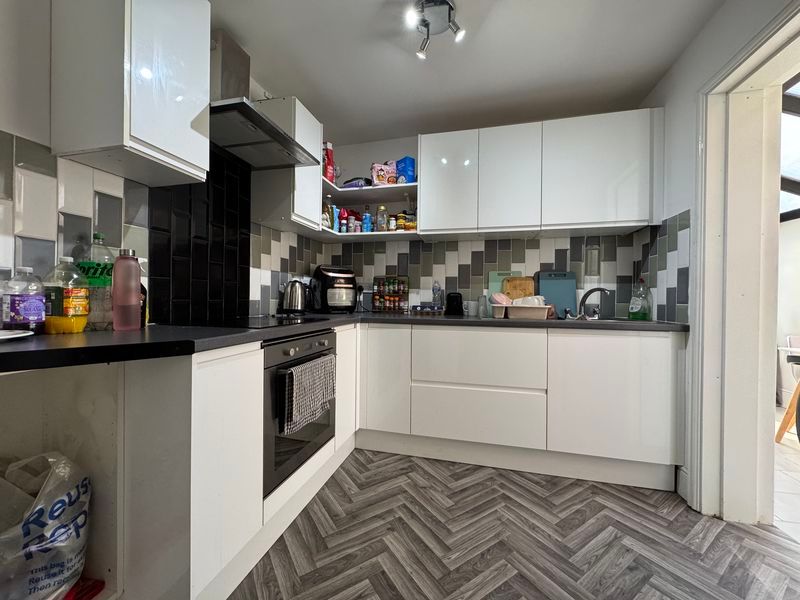 Property photo 2 of 8 Kitchen