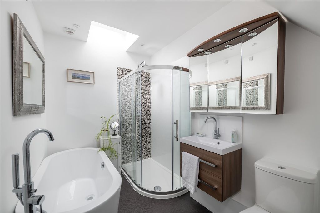 Additional image 23 of 2 bed flat for saleStuart Way, East Grinstead RH19