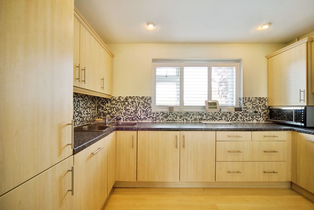 Property photo 1 of 20 Kitchen