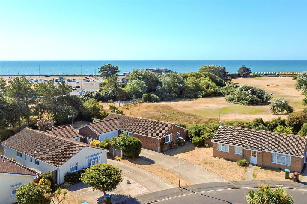 3 bed bungalow for saleHumber Close, Littlehampton, West Sussex BN17