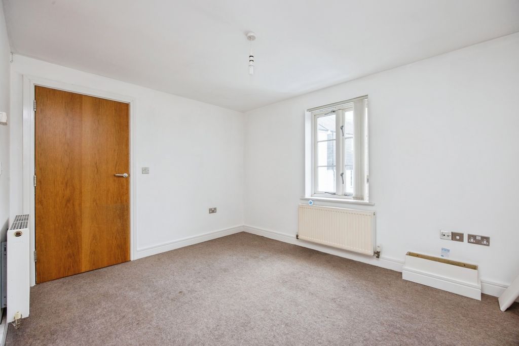 Property photo 2 of 17 Photo