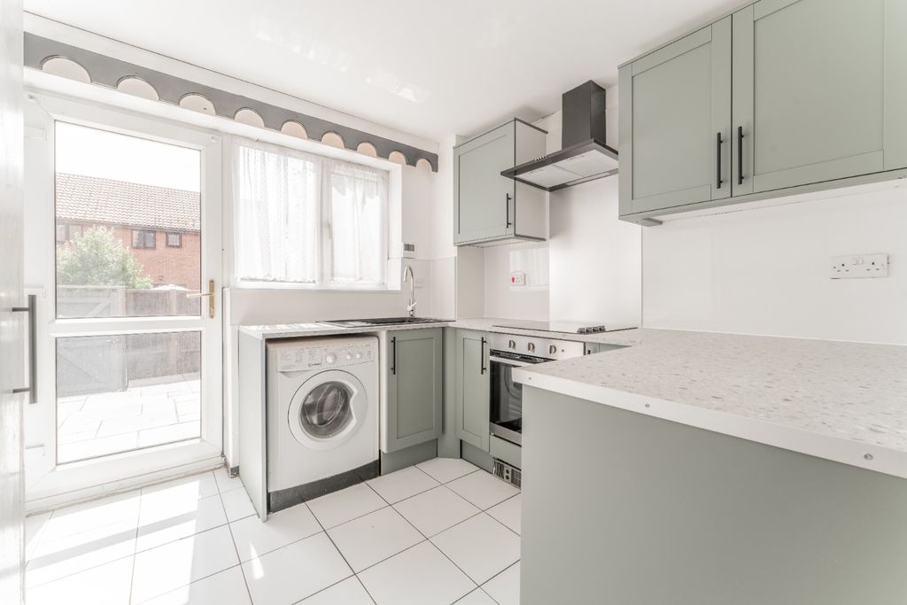 Property photo 3 of 13 5182643