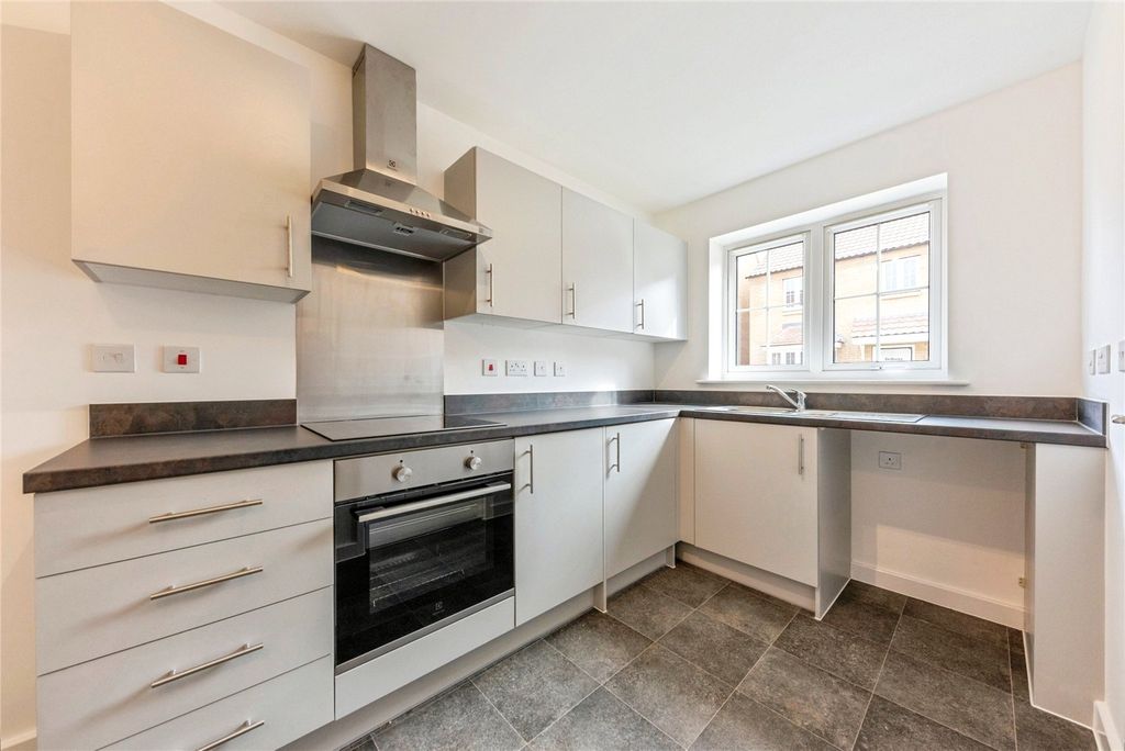 Property photo 3 of 10 Kitchen