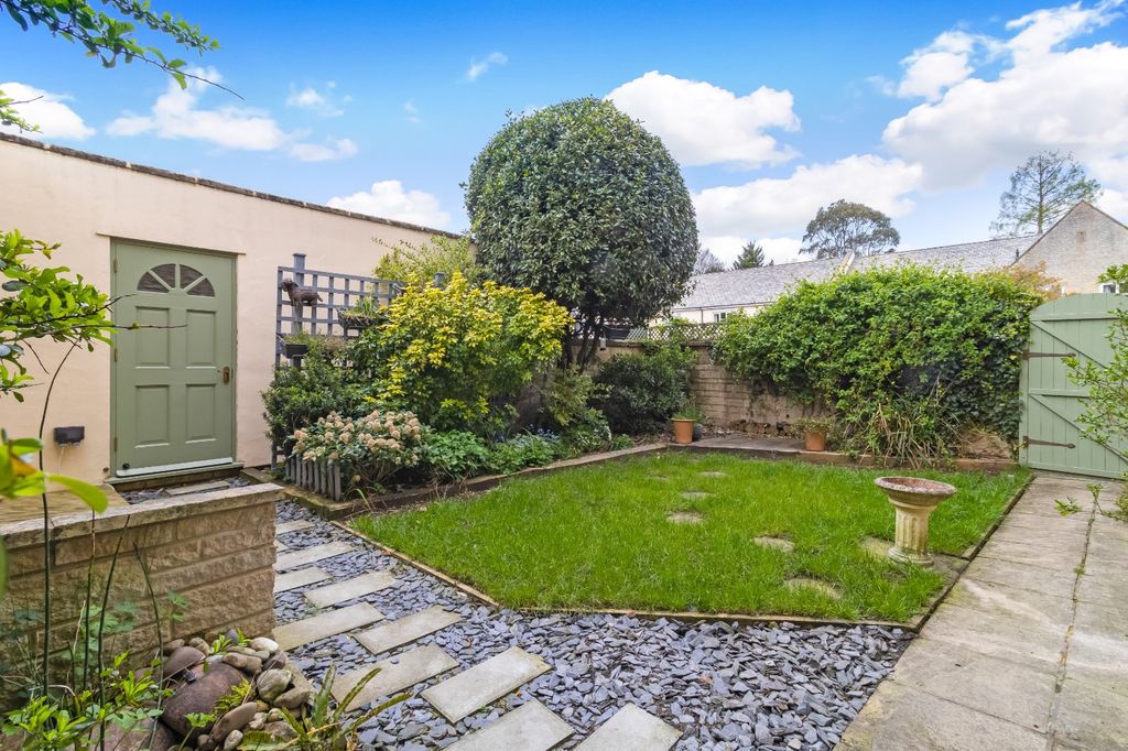 Property photo 2 of 16 Picture No. 17