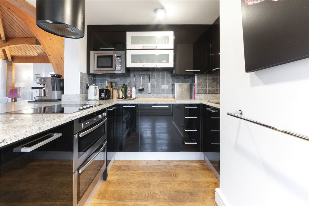 Property photo 3 of 12 Picture No. 27